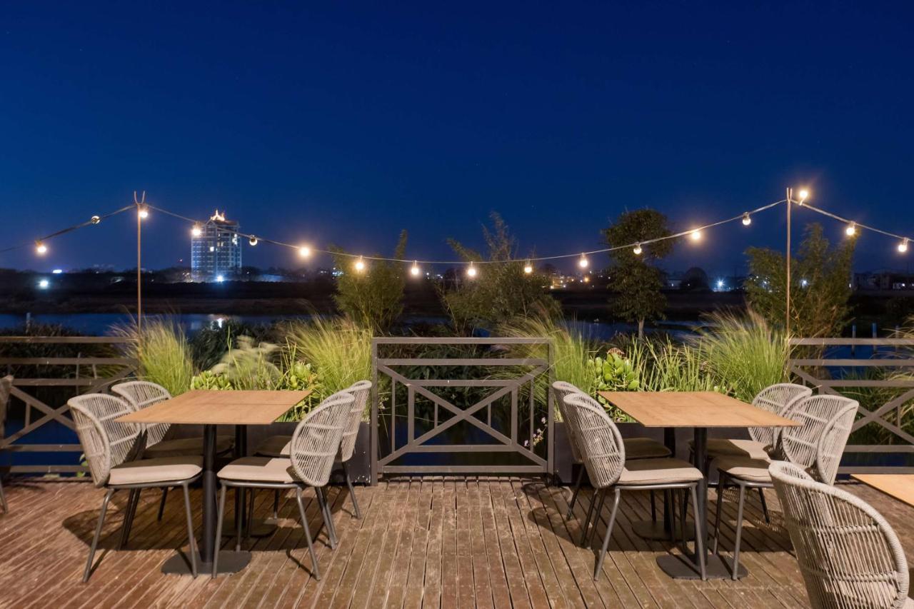 Radisson Hotel Tamboho Waterfront Антананариву Екстериор снимка