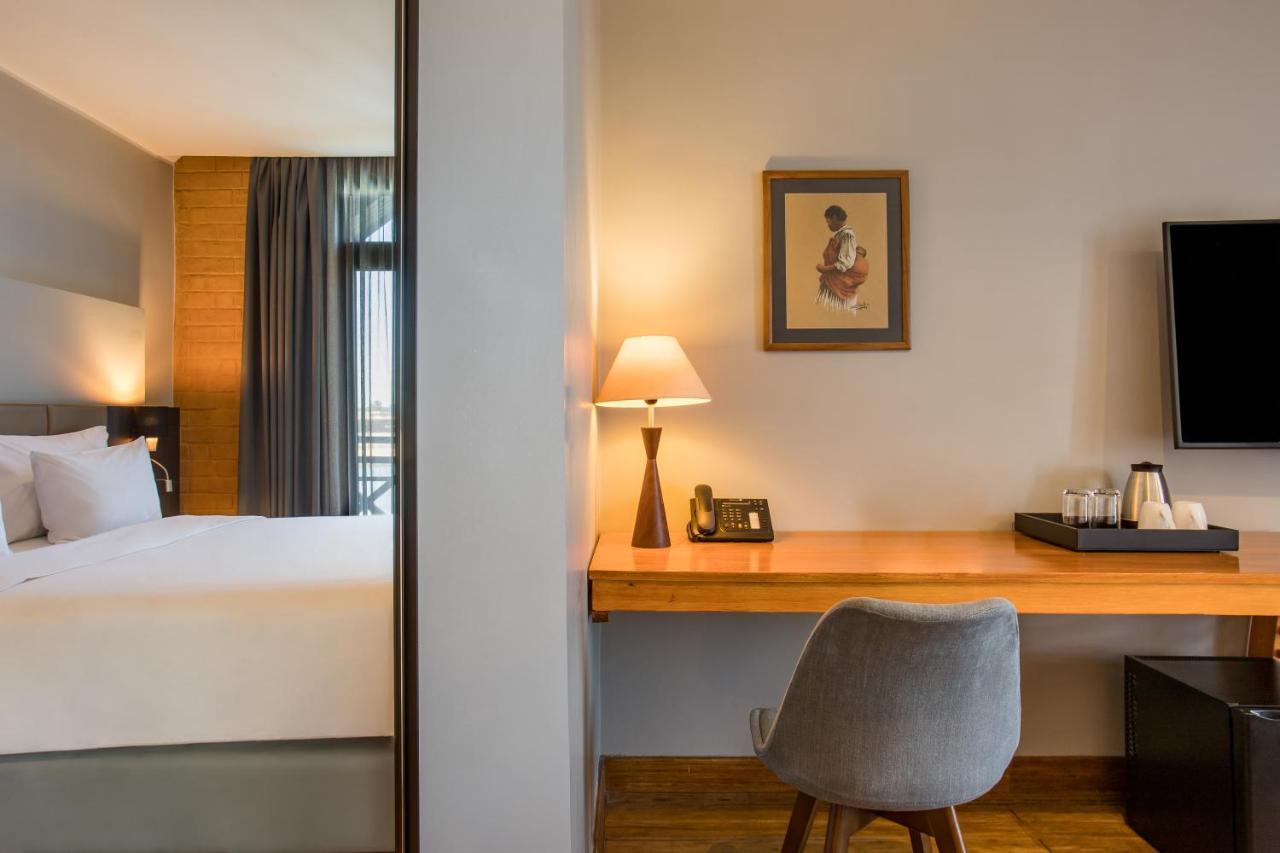 Radisson Hotel Tamboho Waterfront Антананариву Екстериор снимка